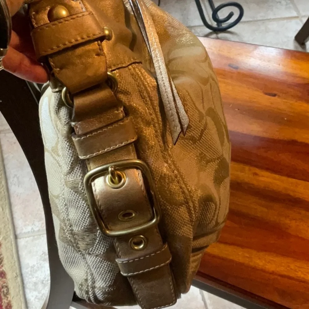 Awesome Coach gold hobo bag - Picture 2 of 14